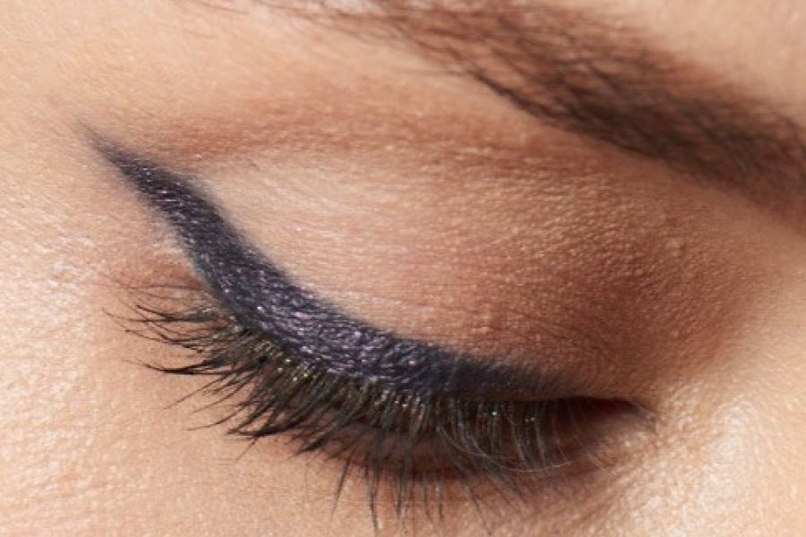 Geschminktes Auge in Nahaufnahme